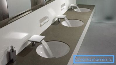 Avtomatski mešalniki so na voljo na javnih mestih.