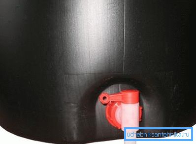 Rezervoar s plastičnim zapahom. Rezervoar s plastičnim zapahom.