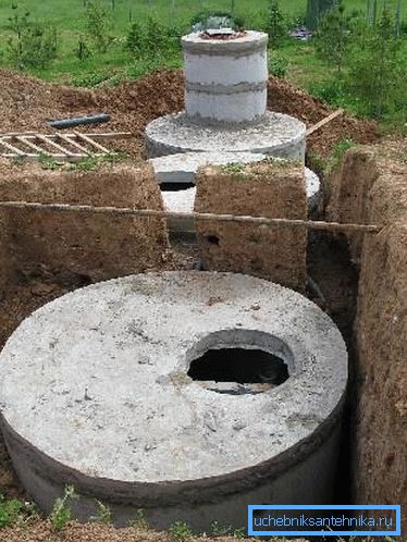 Betonske konstrukcije imajo običajno velike dimenzije. Betonske konstrukcije imajo običajno velike dimenzije.