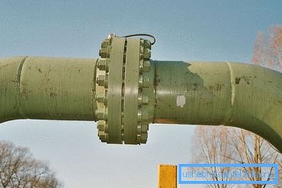 Navojna povezava jeklenih cevi s prirobnicami