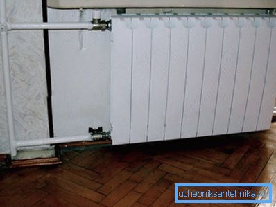 Bimetalna baterija v notranjosti standardnega apartmaja Bimetalna baterija v notranjosti standardnega apartmaja