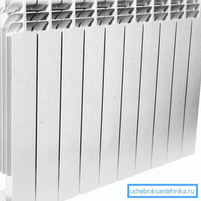 Bimetalni radiator 500 z 80 z 80 je sestavljen iz jeklenega vložka in zunanjega aluminijastega lupine Bimetalni radiator 500 z 80 z 80 je sestavljen iz jeklenega vložka in zunanjega aluminijastega lupine