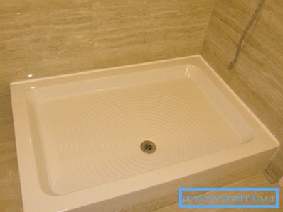 Bowl 120x90, nameščen na stopničkah.