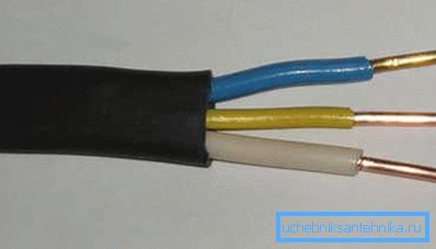 Večja je moč sistema, kar je debelejši kabel za uporabo.