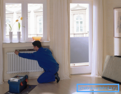 Če želite razumeti, kako namestiti radiatorje, morate poznati načela za to delo.