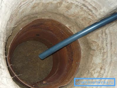 Odtekamo iz plastične cevi. Odtekamo iz plastične cevi.