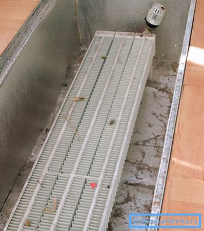 Za namestitev naprav, ki se ukvarjajo brez prekinitve, morate opremiti posebno nišo
