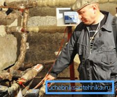 Če želite zagnati ogrevanje, je dovolj, da obrnete zahtevani ventil, zaženete toplotni nosilec in odzračite zrak iz cevi