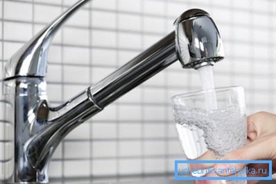 Zagotoviti je treba zadostno količino H2O, da se ustvarijo udobne življenjske razmere.