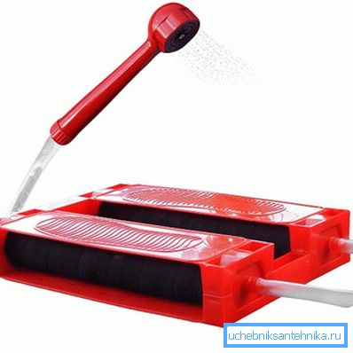 Tuš za dajanje z nogo pomp. Tuš za dajanje z nogo pomp.