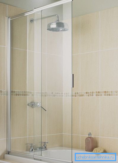 Elegantna steklena zavesa