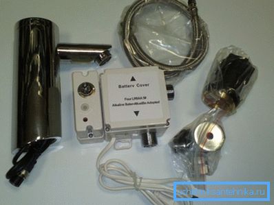 Elektronski del je znotraj napajanja. Elektronski del je znotraj napajanja.