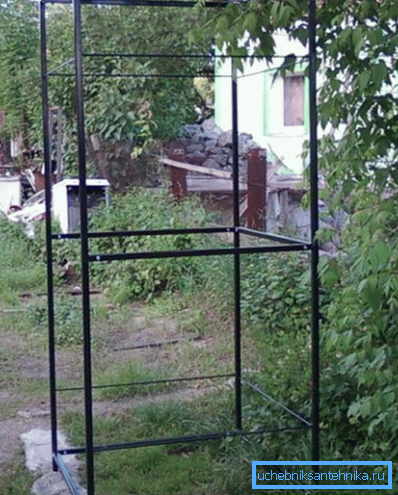 Če je bila uporabljena manjša cev, je mogoče dodati vmesne horizontalne preklade. Če je bila uporabljena manjša cev, je mogoče dodati vmesne horizontalne preklade.