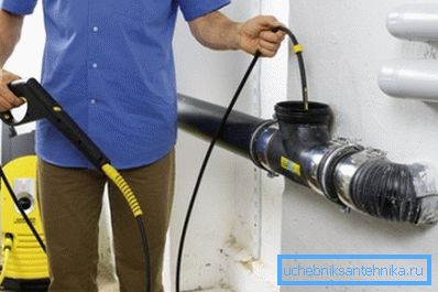 Generator za oskrbo z vodo pod pritiskom. Generator za oskrbo z vodo pod pritiskom.