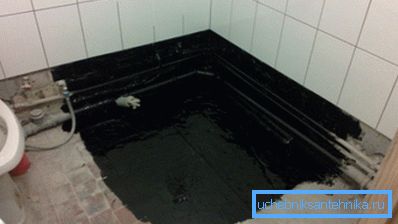 Hidroizolacija se izvaja s klicem na stene