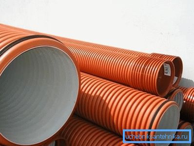 Valovit cevovod ima večjo togost Valovit cevovod ima večjo togost