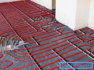 Uporaba ogrevanega dna namesto radiatorjev bo znatno zmanjšala porabo električne energije.