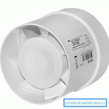 Kanalski ventilator zagotavlja stabilen pretok zraka ne glede na vreme.