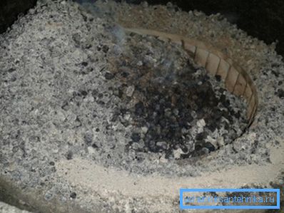 Ko je gorilnik s peleti pogosto zamašen, preverite pelete za pepel in pesek. Priporočamo, da kupite gorivo samo od zaupanja vrednih proizvajalcev.