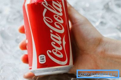 Cola se lahko spopade z rjavo patino na stranišču Cola se lahko spopade z rjavo patino na stranišču