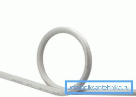 Ring za kompenzacijo toplotnega raztezanja plastične cevi