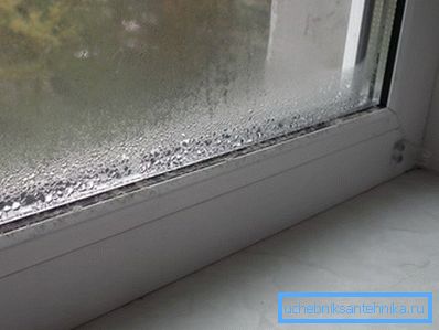 Kondenzacija na oknih je zanesljiv znak nezadostnega prezračevanja.