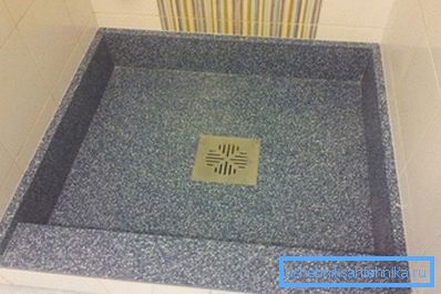 Square pladenj iz umetnega kamna z lestvi Square pladenj iz umetnega kamna z lestvi