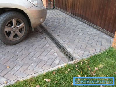 1212 Linearna drenaža pred vrati