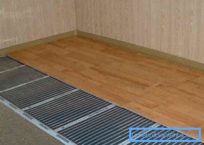 Mats so pod laminiranim premazom. Mats so pod laminiranim premazom.