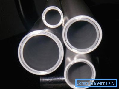 Oddelek cevi za metalpolimer Oddelek cevi za metalpolimer