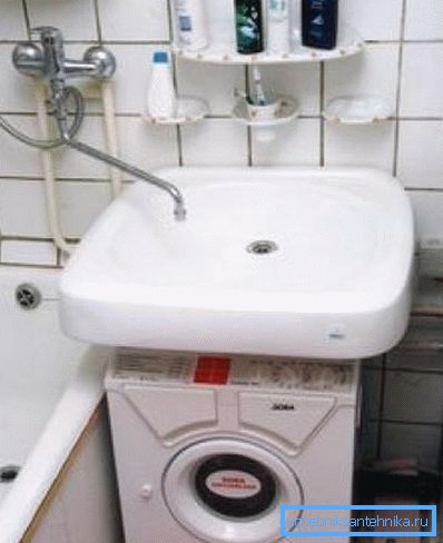 Miniaturni stroj. Miniaturni stroj.