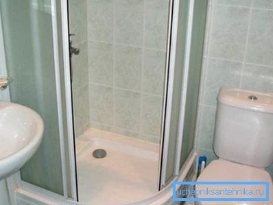 Najmanjša velikost kopalnice s prho je 80 cm za 80 cm. Najmanjša velikost kopalnice s prho je 80 cm za 80 cm.