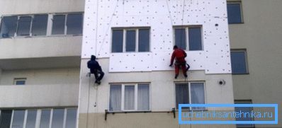 Stanovanjske zgradbe vedno bolj dobavljajo izolirane fasade. Stanovanjske zgradbe vedno bolj dobavljajo izolirane fasade.