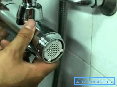 Namestitev filtra za tuširanje s samim sebi