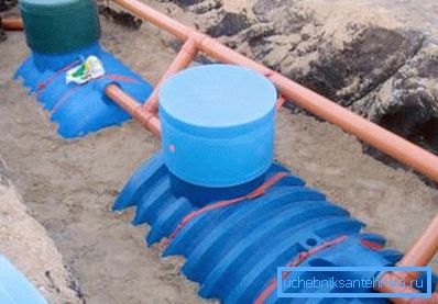 Vgradnja plastičnega vdolbina je končana, vgrajena je loputa.
