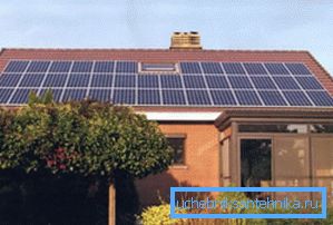 Montaža solarnih plošč na strehi. Montaža solarnih plošč na strehi.