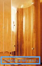 Na fotografiji: tuš kabine za kopel iz lesa - odlična rešitev, ki popolnoma ustreza okolju.