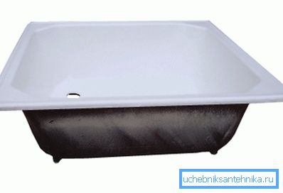Na fotografiji: globok železni tuš kad 90x90 se lahko uporablja kot kopalnica za otroka, kar je zelo priročno