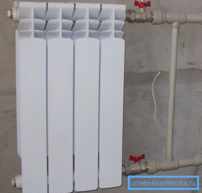 Na sliki je uporaba krogelnih ventilov pri vgradnji grelnega radiatorja Na sliki je uporaba krogelnih ventilov pri vgradnji grelnega radiatorja