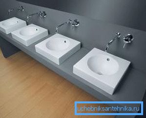 V fotocelnem koritu V fotocelnem koritu