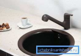 Na fotografiji: 40 cm umivalnik je lahko tudi okrogel, če je primeren za vašo kuhinjo.