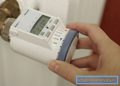Na fotografiji - neodvisna shema vam omogoča prilagajanje temperature hladilne tekočine Na fotografiji - neodvisna shema vam omogoča prilagajanje temperature hladilne tekočine