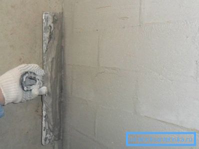 Na fotografiji - uporaba široke lopatice namesto množičnega pravila. Na fotografiji - uporaba široke lopatice namesto množičnega pravila.