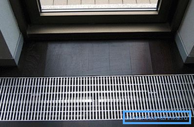 Na fotografiji - skriti talni konvektor Na fotografiji - skriti talni konvektor