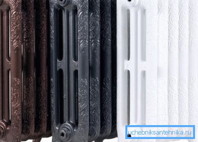 Na fotografiji - sodobni litoželezni radiatorji. Na fotografiji - sodobni litoželezni radiatorji.