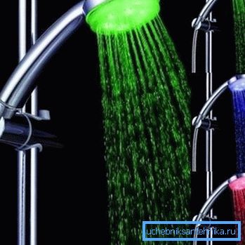 Na fotografiji: LED pipe in šobe za prho ustvarijo izviren učinek, ki ga otroci zelo radi in služijo kot dodatni svetlobni vir.