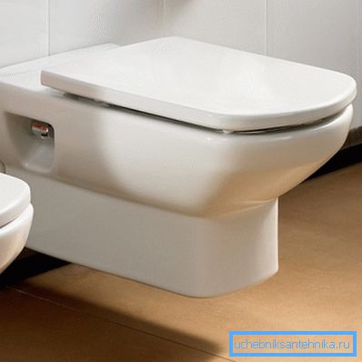 Na fotografiji: takšen sistem zavzema minimalno uporaben prostor v kopalnici, kar je zelo pomembno pri majhnih območjih. Na fotografiji: takšen sistem zavzema minimalno uporaben prostor v kopalnici, kar je zelo pomembno pri majhnih območjih.