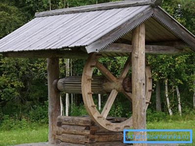 Fotografija prikazuje tipično rusko dobro gradnjo. Fotografija prikazuje tipično rusko dobro gradnjo.