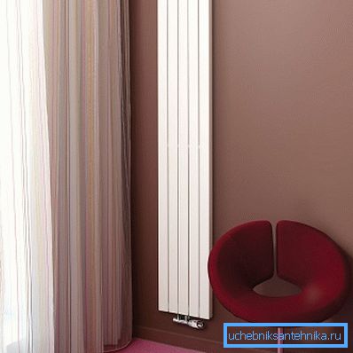 Na fotografiji - ozek navpični radiator.