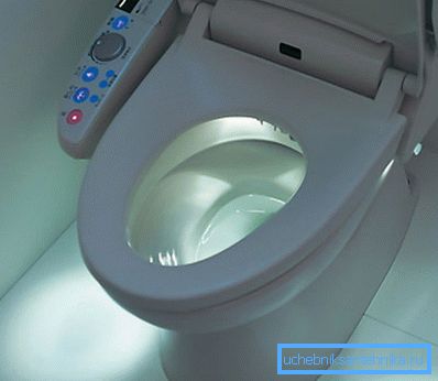 Na sliki: Japonski ogrevan WC in bide zagotavlja najvišjo raven udobja Na sliki: Japonski ogrevan WC in bide zagotavlja najvišjo raven udobja